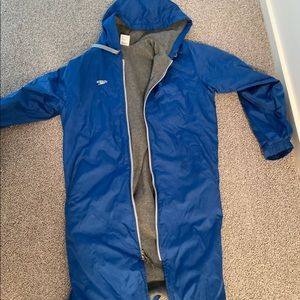 SPEEDO SWIM PARKA Swim parkas serve a multitude of uses. Size XS Unisex